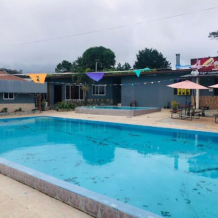 Isabella Hostel And Pool Alto Boquete Buitenkant foto