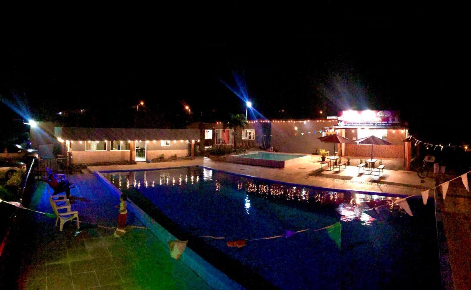 Isabella Hostel And Pool Alto Boquete Buitenkant foto